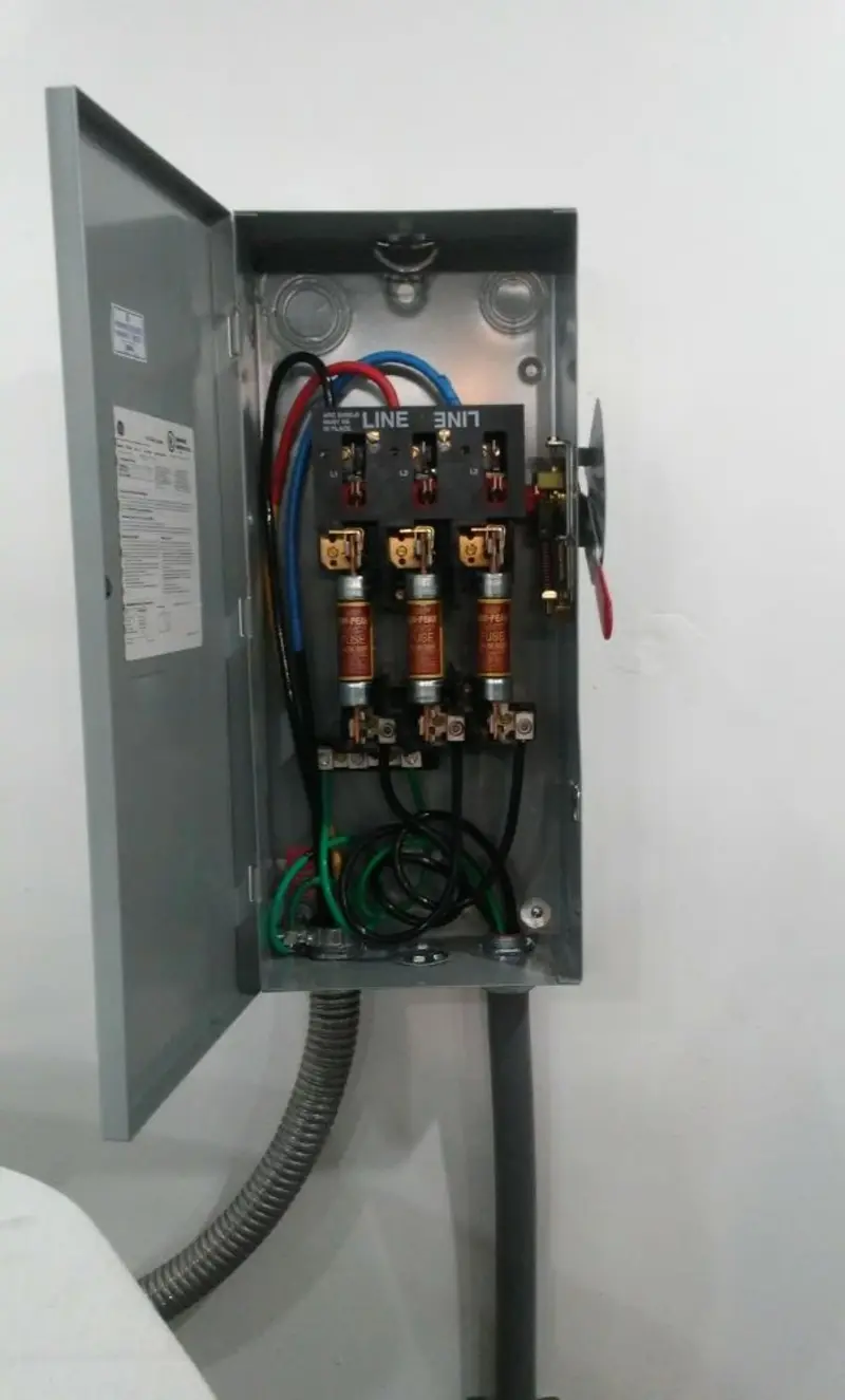 Three-phase disconnect switch installed for Smoke Detector Installation in Camp Pendleton South